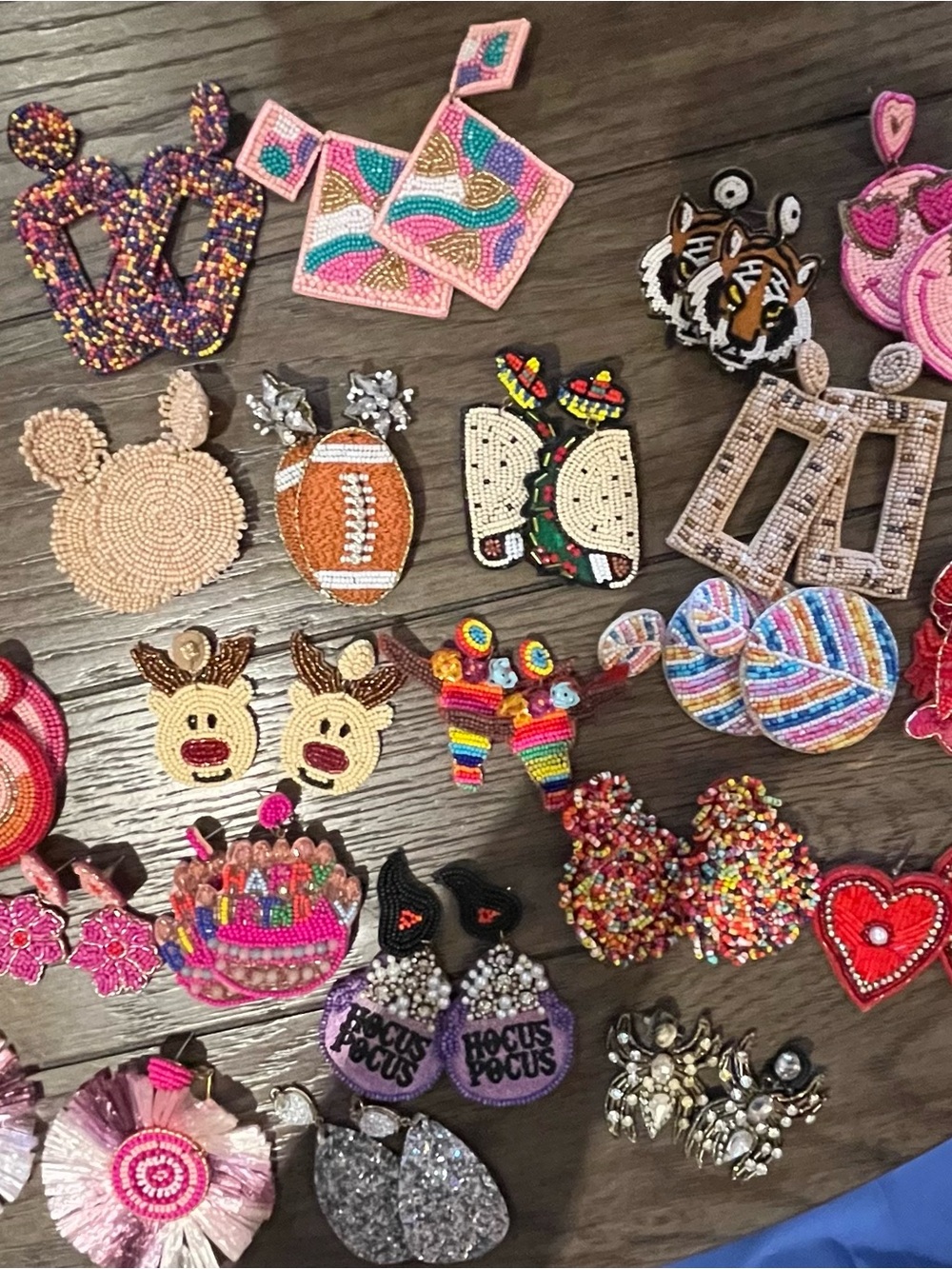 (21) pairs of seedbead earrings